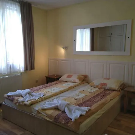 Cozy In Traditional House *